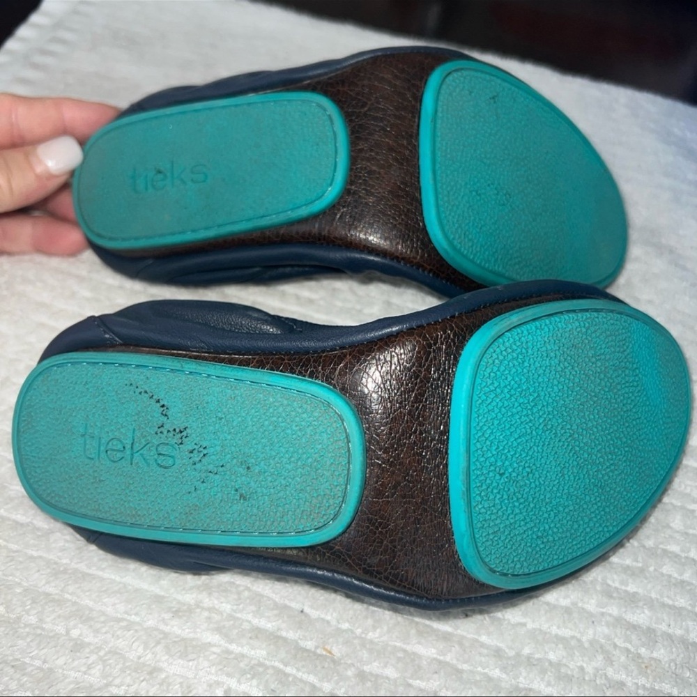 TIEKS ITALIAN LEATHER FOLDABLE BALLET FLATS IN CALIFORNIA NAVY COLOR//SIZE 7 - Picture 4 of 11